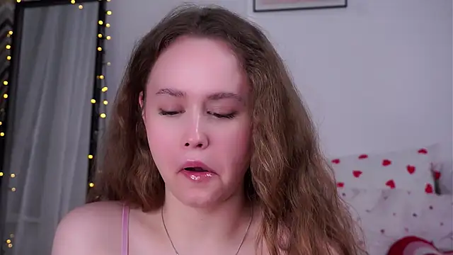 SusannaScholler online show from April 7, 2026, 10:33 pm