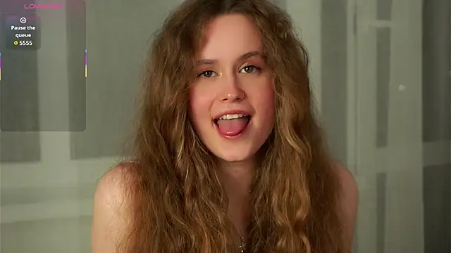 SusannaScholler online show from September 18, 2025, 5:27 pm