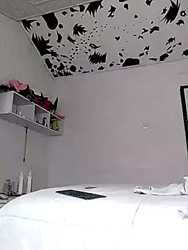 oxxy jean online show from February 3, 2026, 11:59 am