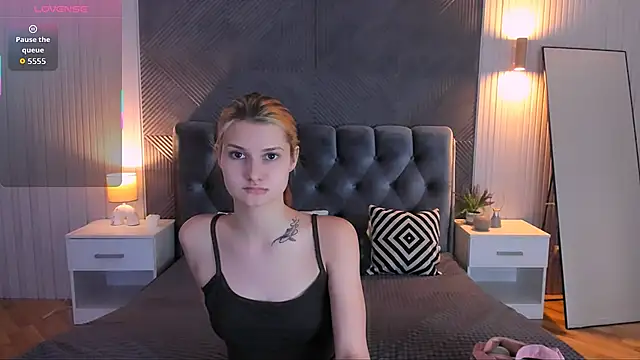 NightOpal online show from December 4, 2025, 2:49 pm