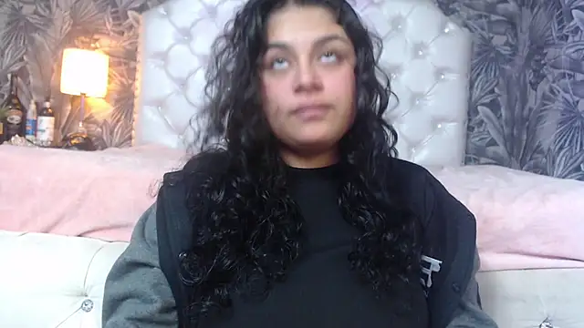 RylieRoss online show from November 5, 2025, 11:46 am