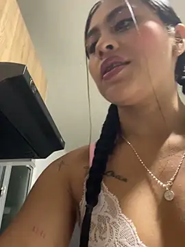 LuluMonroe Eup online show from November 14, 2025, 2:59 am