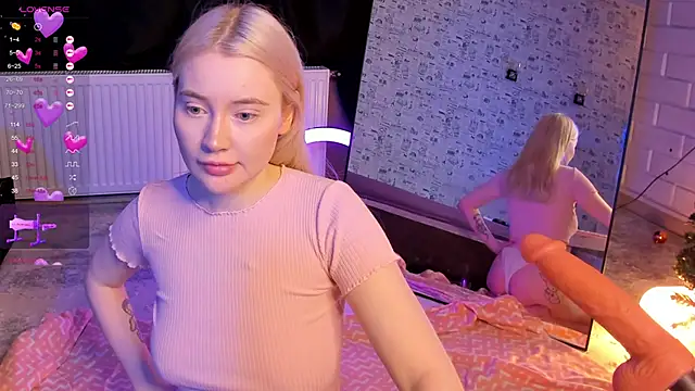 Snapshot of Lillie_Berry chatting on February 10, 2026, 5:28 am Lillie Berry online show from February 10, 2026, 5:28 am