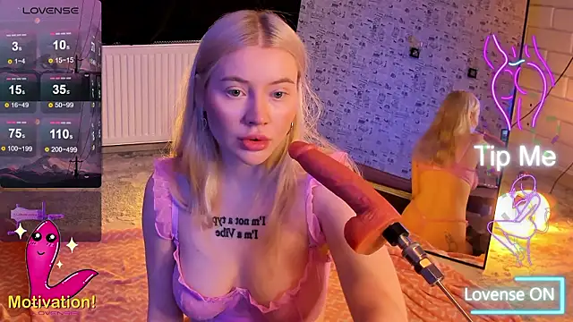 Snapshot of Lillie_Berry chatting on February 20, 2026, 4:42 am Lillie Berry online show from February 20, 2026, 4:42 am