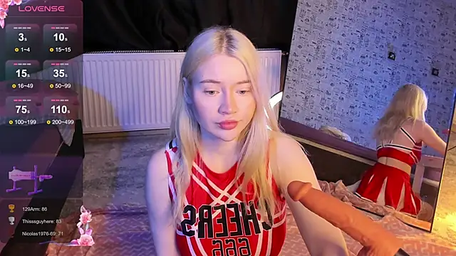 Snapshot of Lillie_Berry chatting on February 15, 2026, 4:57 am Lillie Berry online show from February 15, 2026, 4:57 am