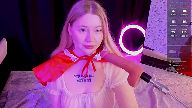 Lillie Berry online show from November 24, 2025, 4:56 am