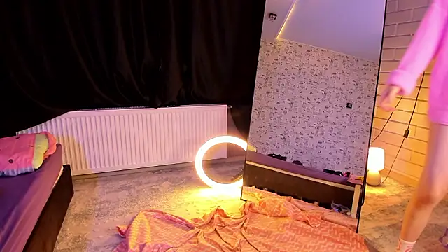 Snapshot of Lillie_Berry chatting on February 24, 2026, 4:24 am Lillie Berry online show from February 24, 2026, 4:24 am