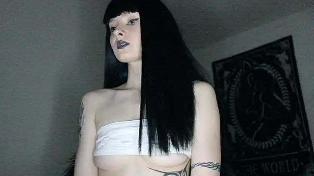 midnightsiren777 online show from May 18, 2026, 6:56 pm