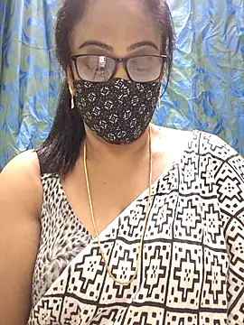 sweet-lotus online show from April 14, 2026, 6:57 pm