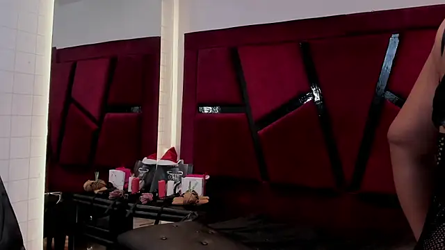 AlliceJelany online show from December 4, 2025, 7:24 pm