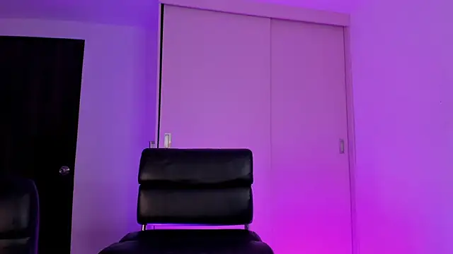  Alicerosee online show from November 28, 2025, 10:43 pm