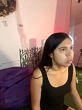 Snapshot of VioletaBliss1 chatting on October 6, 2025, 12:06 pm VioletaBliss1 online show from October 6, 2025, 12:06 pm