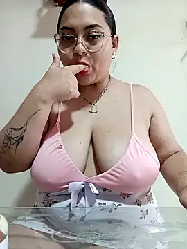 Snapshot of RachelCute1 chatting on September 17, 2025, 1:02 pm RachelCute1 online show from September 17, 2025, 1:02 pm