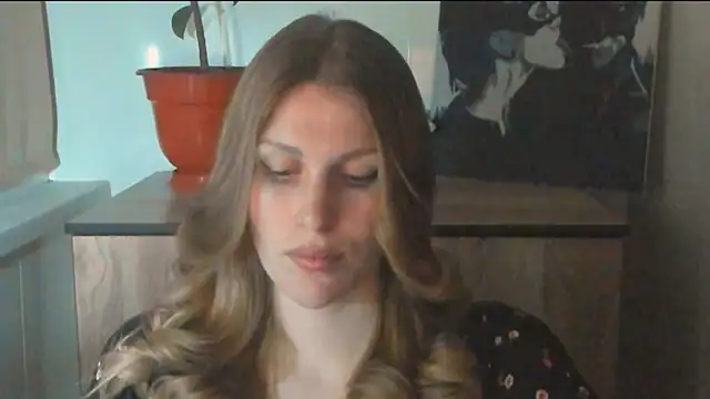 JuliaMuuun online show from March 18, 2026, 9:26 pm