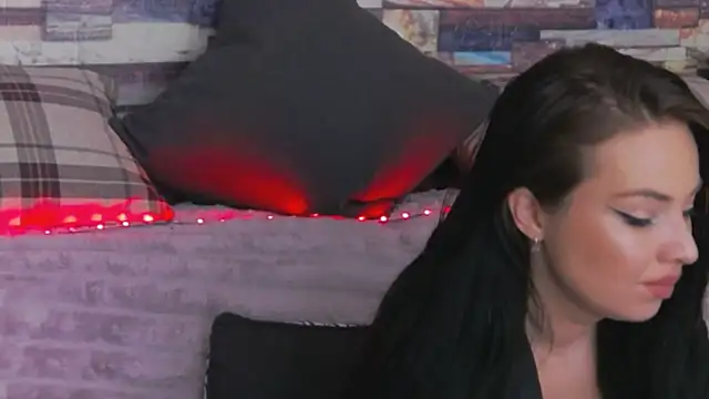 GrayLunna online show from October 6, 2025, 5:41 am