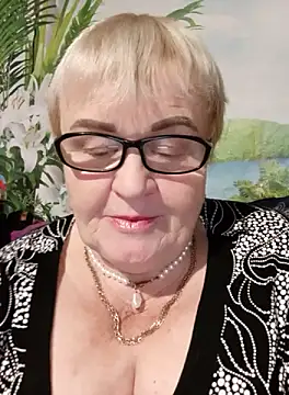 VioletSweet5566 online show from October 13, 2025, 5:47 pm