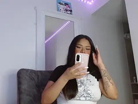 Snapshot of reina_reina chatting on September 30, 2025, 1:44 am reina reina online show from September 30, 2025, 1:44 am