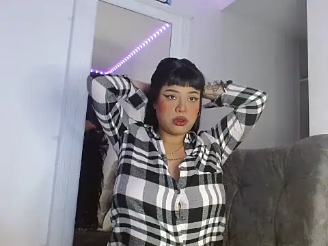 Snapshot of reina_reina chatting on October 23, 2025, 10:30 pm reina reina online show from October 23, 2025, 10:30 pm