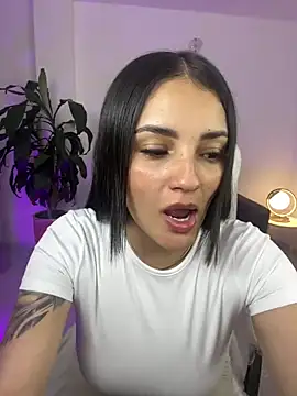 Julieta92  online show from May 25, 2026, 11:14 pm