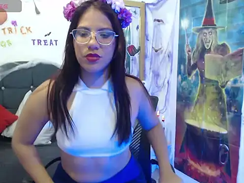 SamantaSweett  online show from October 11, 2025, 1:45 pm