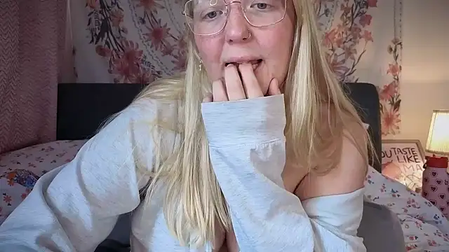 Daisyxoxo  online show from September 16, 2025, 8:37 am