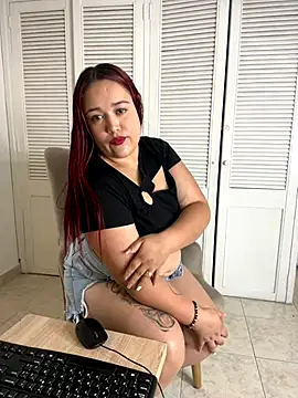 Snapshot of IvyPalacios chatting on September 23, 2025, 11:39 am IvyPalacios online show from September 23, 2025, 11:39 am