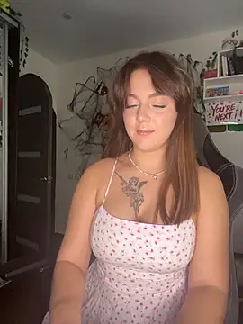 MikssMolly online show from December 5, 2025, 7:07 am