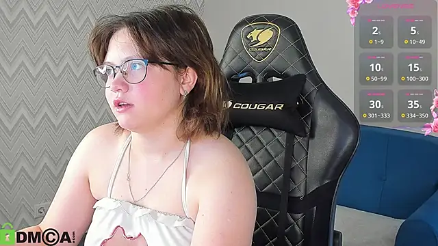 Nina Lunaa online show from October 9, 2025, 1:17 am