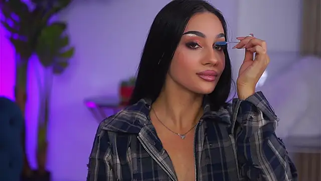 NinaSolenne online show from December 2, 2025, 7:37 pm