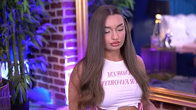 MillaSerene online show from November 6, 2025, 6:17 am