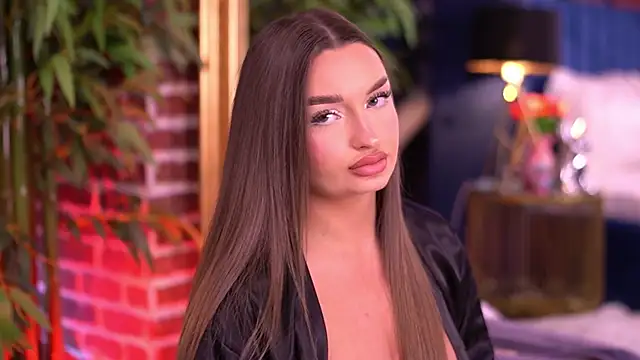 MillaSerene online show from December 14, 2025, 8:09 am