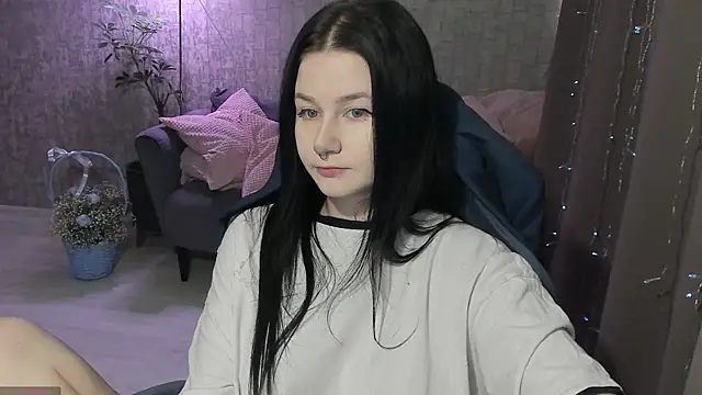 Snapshot of AlinaGreeeen chatting on October 15, 2025, 7:49 am AlinaGreeeen online show from October 15, 2025, 7:49 am