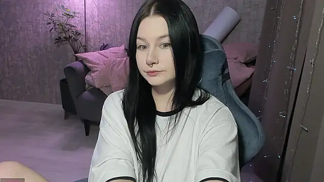 Snapshot of AlinaGreeeen chatting on October 12, 2025, 1:23 pm AlinaGreeeen online show from October 12, 2025, 1:23 pm