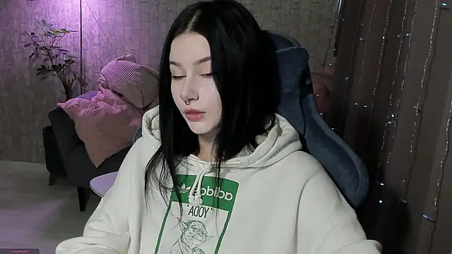Snapshot of AlinaGreeeen chatting on September 27, 2025, 4:40 am AlinaGreeeen online show from September 27, 2025, 4:40 am