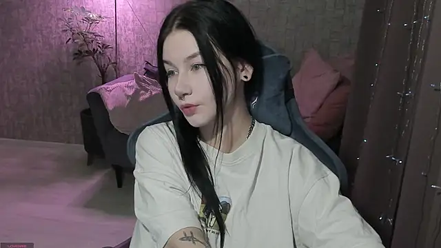 Snapshot of AlinaGreeeen chatting on October 6, 2025, 2:35 am AlinaGreeeen online show from October 6, 2025, 2:35 am