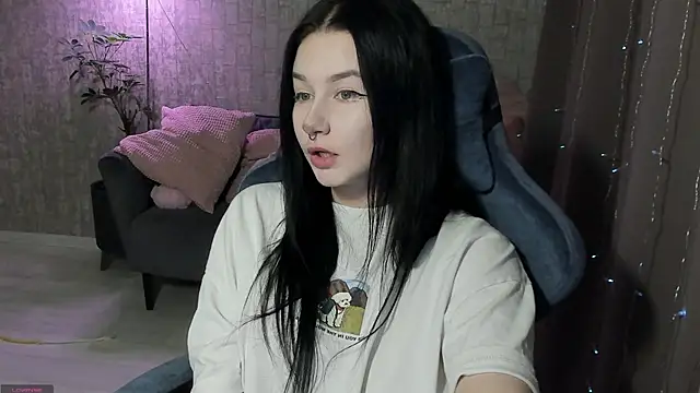 Snapshot of AlinaGreeeen chatting on September 26, 2025, 12:56 pm AlinaGreeeen online show from September 26, 2025, 12:56 pm