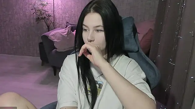 Snapshot of AlinaGreeeen chatting on October 7, 2025, 1:28 am AlinaGreeeen online show from October 7, 2025, 1:28 am