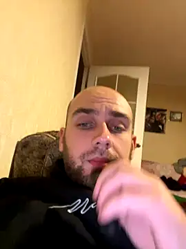 LuckyGirlfriends online show from October 7, 2025, 5:25 pm