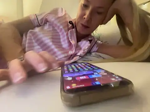 blondi2077 online show from October 26, 2025, 10:10 pm