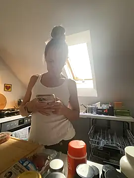 blondi2077 online show from September 15, 2025, 10:37 am