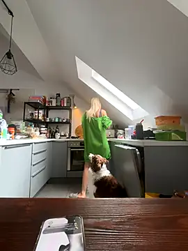 blondi2077 online show from September 14, 2025, 1:11 pm