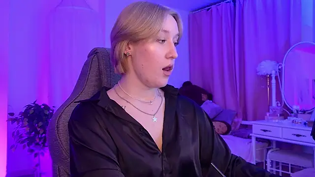 Snapshot of CinBellamy chatting on January 19, 2026, 7:56 am CinBellamy online show from January 19, 2026, 7:56 am