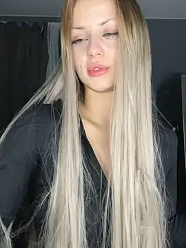 FavoriteKira online show from November 28, 2025, 9:37 pm