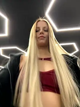 FavoriteKira online show from January 15, 2026, 4:10 pm