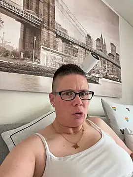 voluptuous-minx online show from May 18, 2026, 8:30 am