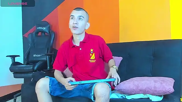 RowanCley online show from September 27, 2025, 12:22 pm