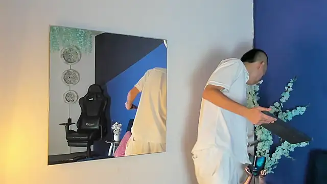 RowanCley online show from November 18, 2025, 1:36 pm