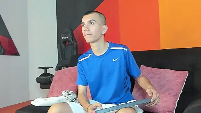 RowanCley online show from October 20, 2025, 1:00 pm