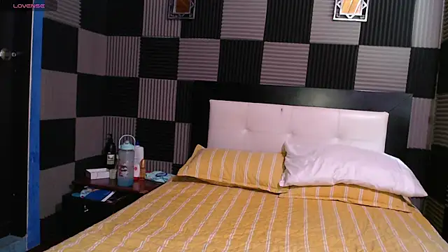 antonela-tompson online show from September 16, 2025, 6:09 pm