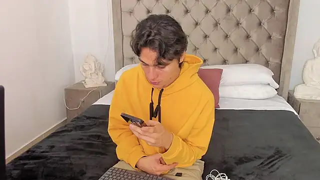 AlexanderHall online show from January 17, 2026, 12:37 am